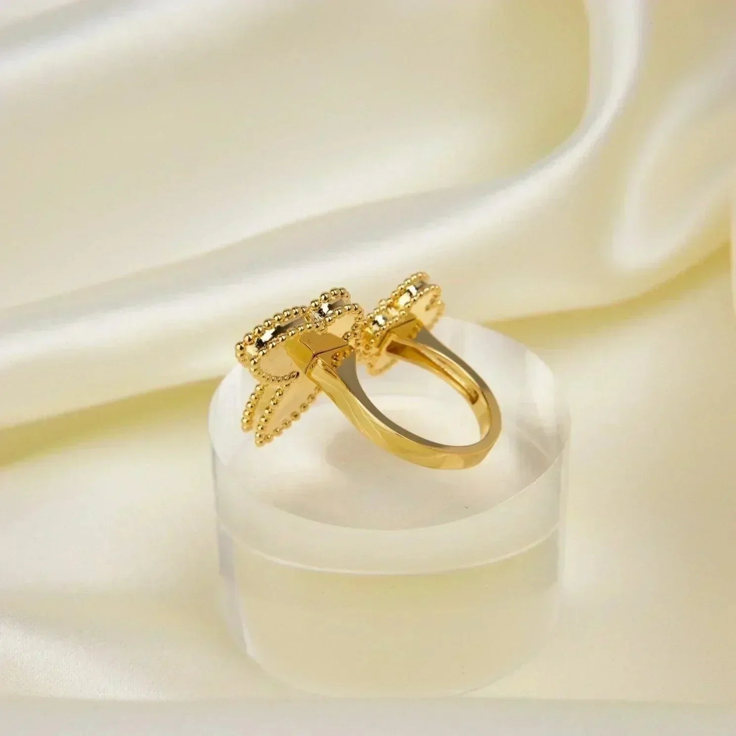 VCA LUCKY BETWEEN THE FINGER RING