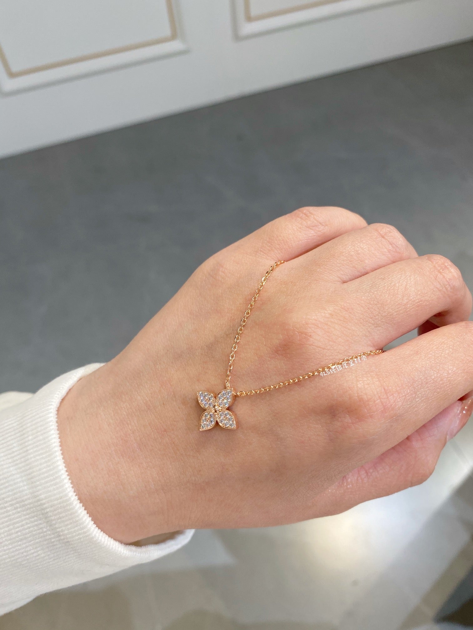 LOUIS VUITTON STAR DIAMOND NECKALCE
