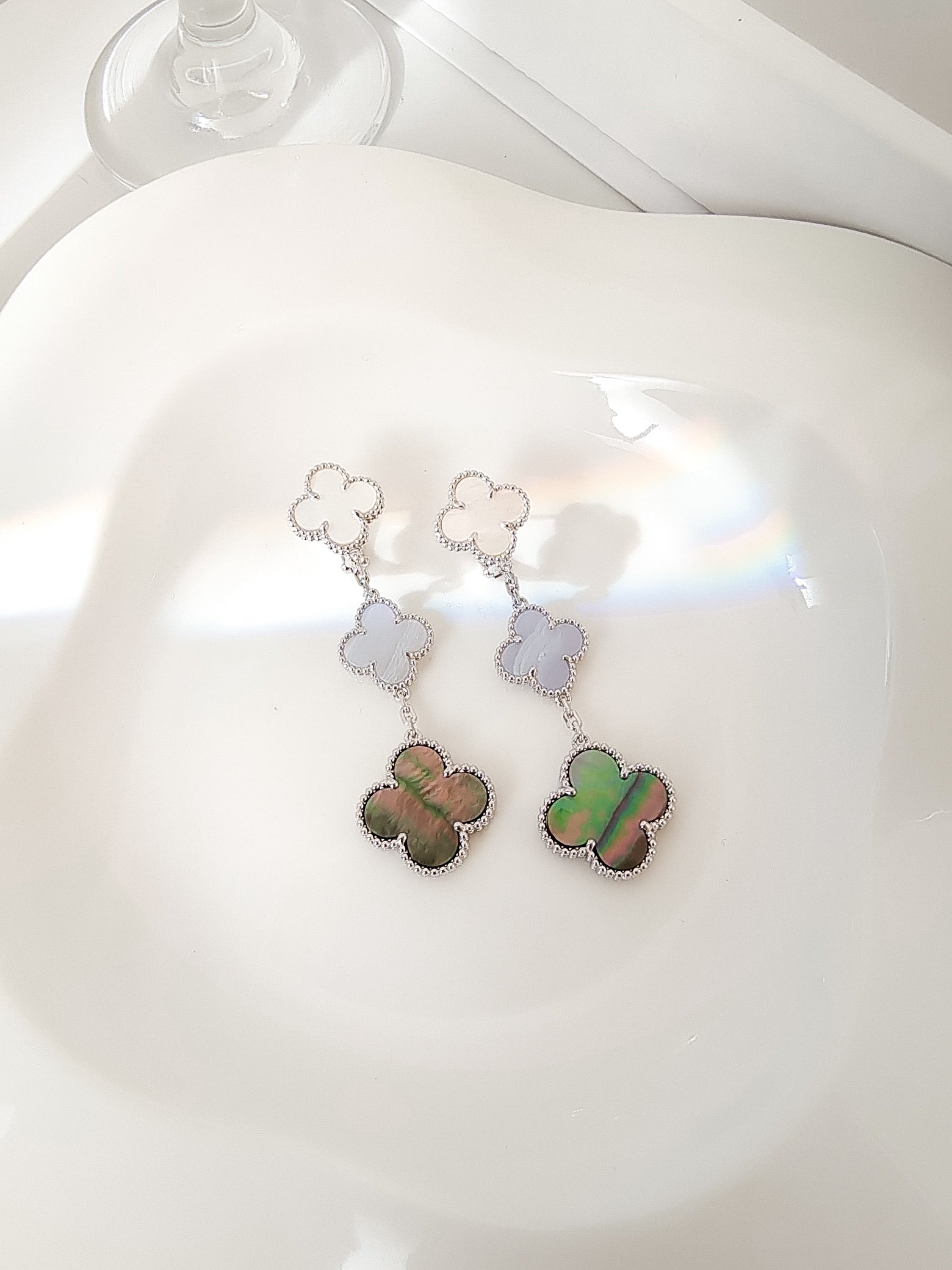 VCA CLOVER 3 MOTIFS CHALCEDONY DARK MOP SILVER EARRINGS