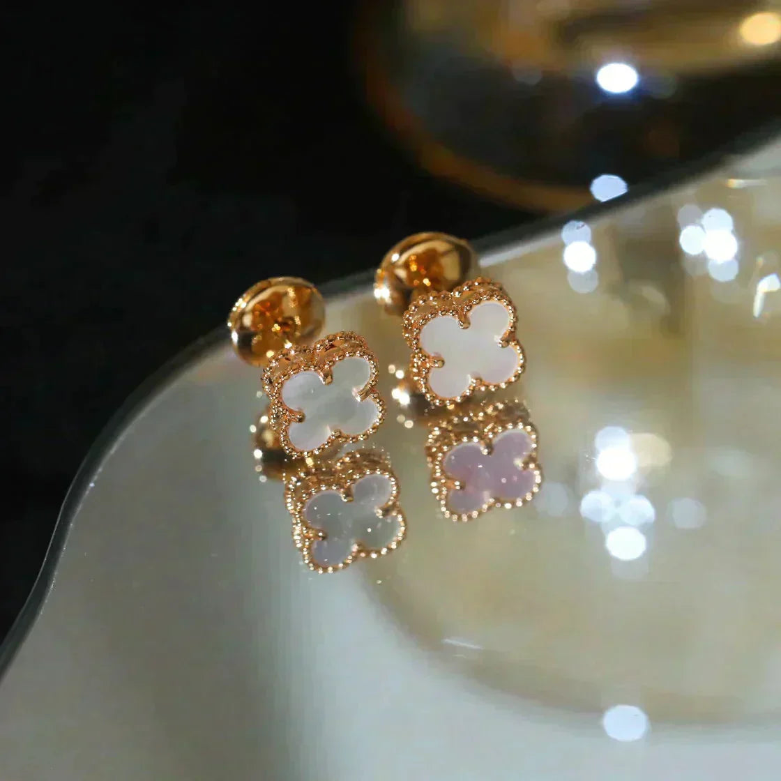 VCA CLOVER MINI 9.5MM WHITE MOP EARRINGS
