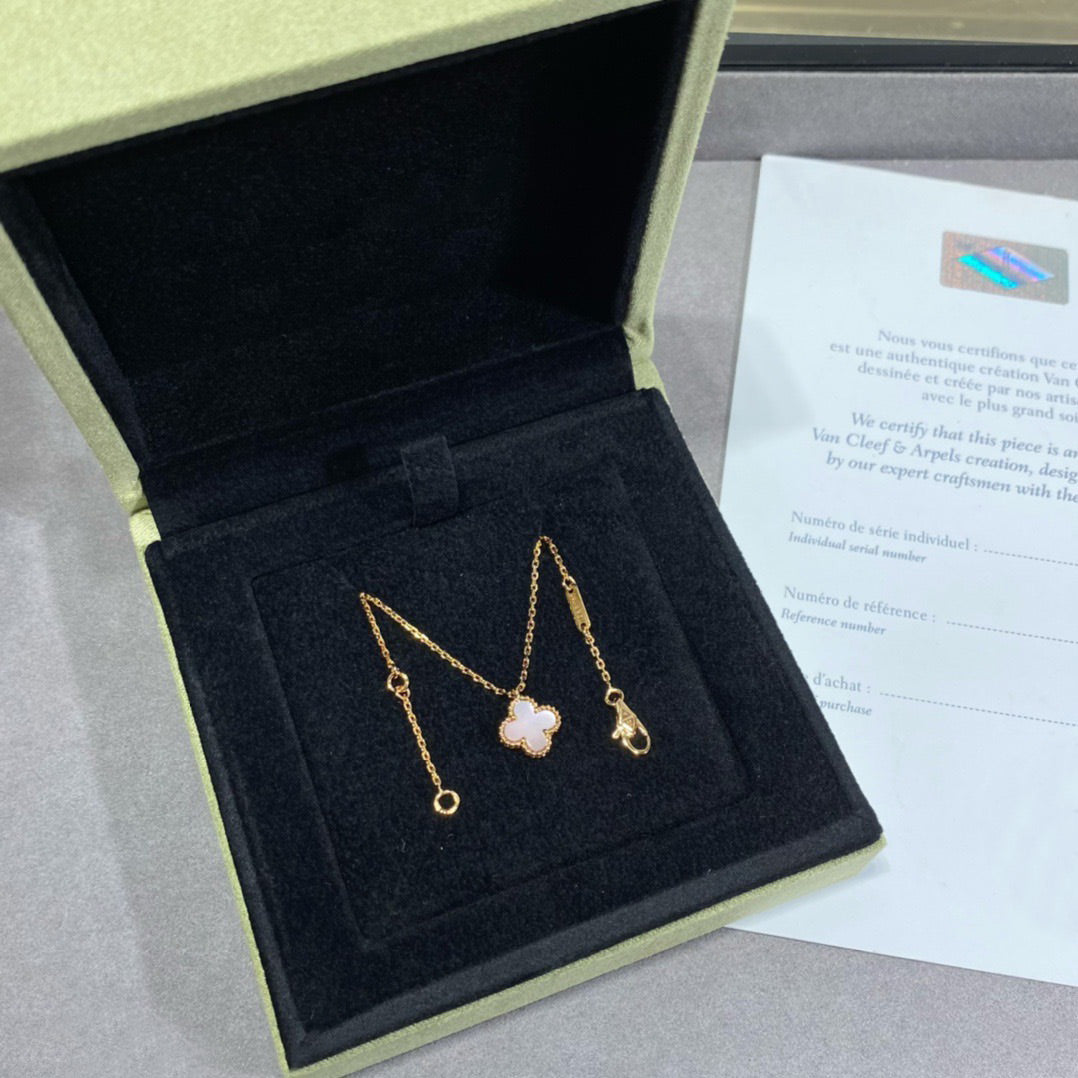 VCA CLOVER 9.5MM PINK MOTHER OF PEARL SINGLE FLOWER NECKLACE