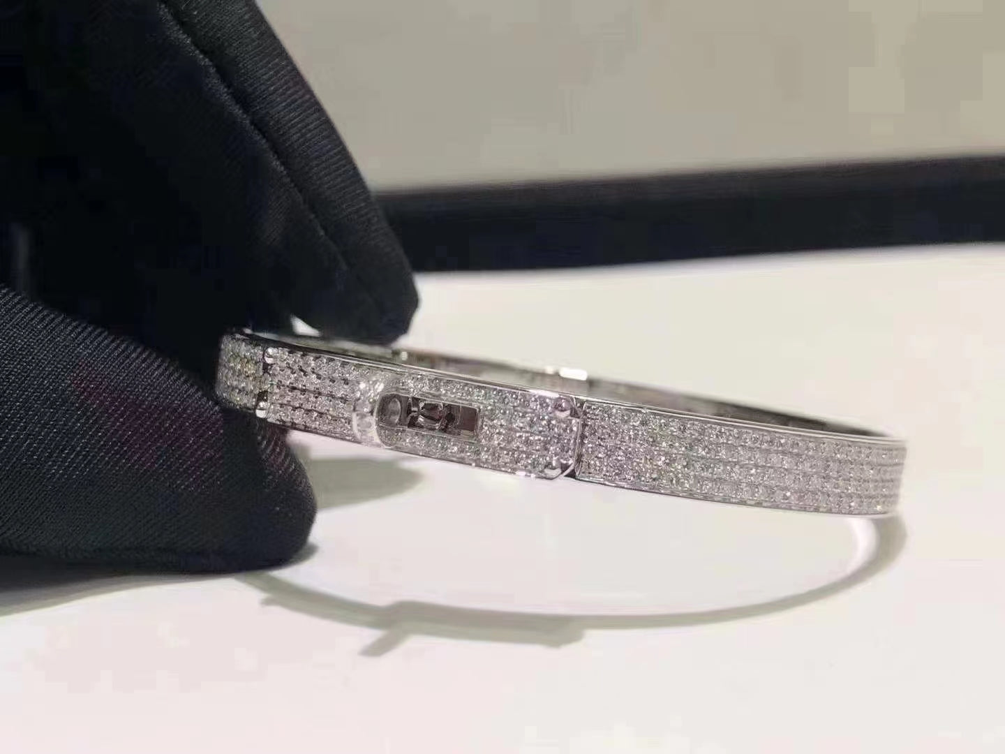HERMES HM KELLY BRACELET IN SILVER AND FULL PAVE DIAMOND