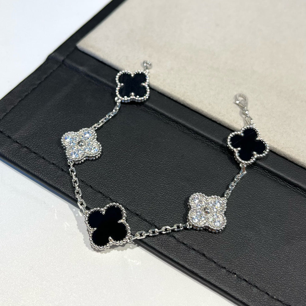 VCA CLOVER 5 MOTIF ONYXS BRACELET COLLECTION